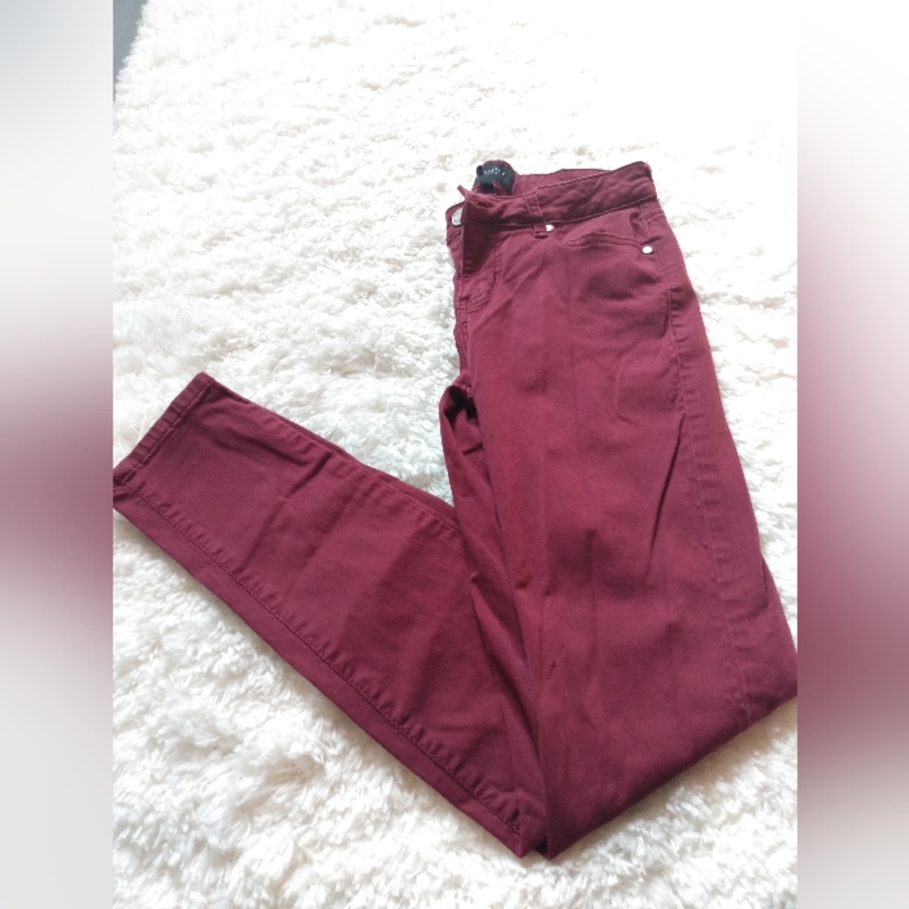 EUC Celebrity Pink waist 27 wine skinny jeans